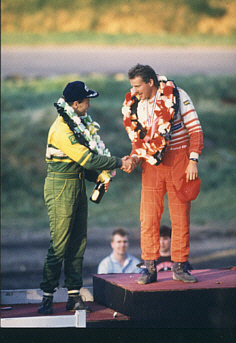 Kenneth m&aring;tte bite i gresset